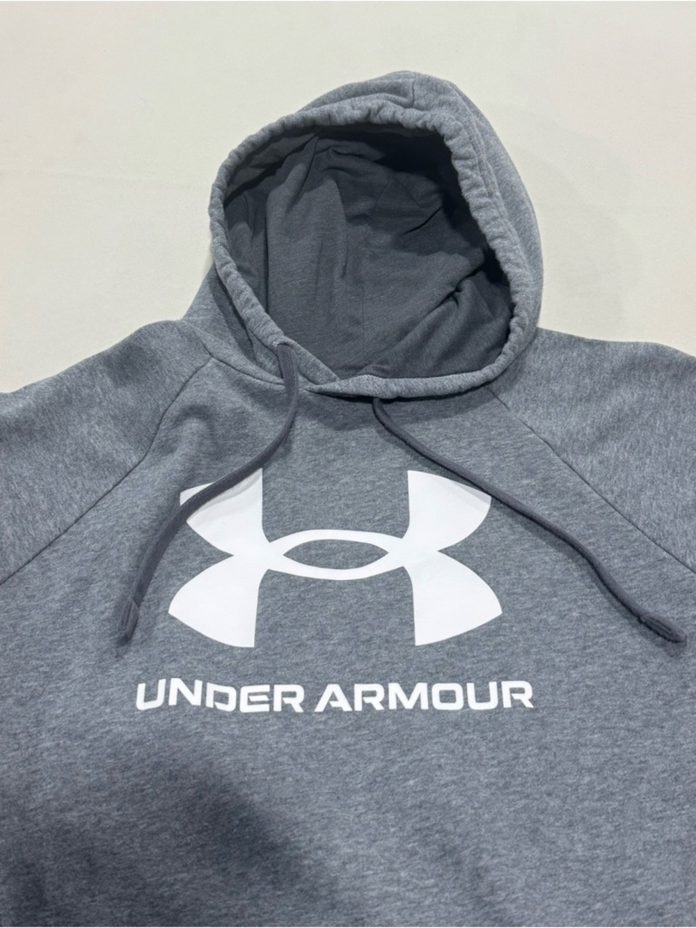 Under Armour Men's Gray Pullover Hoodie with White Logo Size M - Picture 2 of 7
